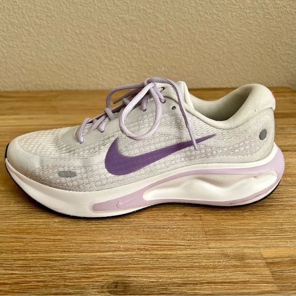 Nike Journey Run Women’s Size 9.5 Summit Grape FJ7765-100 Running Shoes - Picture 3 of 13